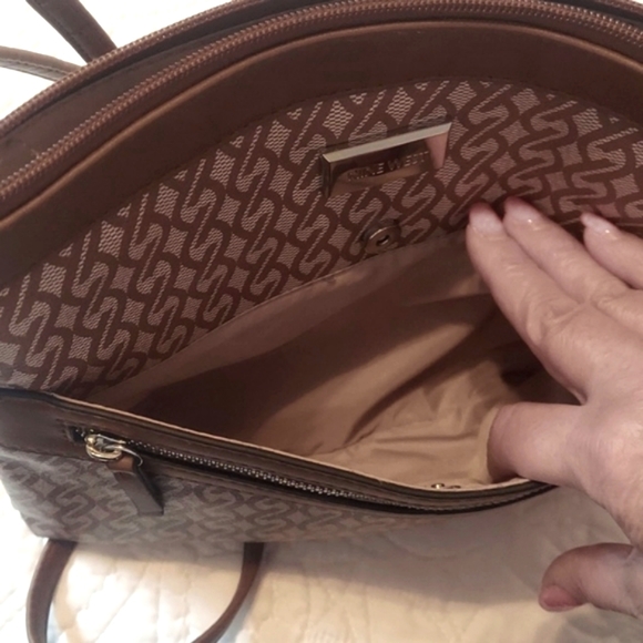 :Nine West Crossbody Bag, Neutral Colors, Like New!I have 2 of these - Picture 6 of 9